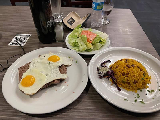 Arroz Mamposteao on right