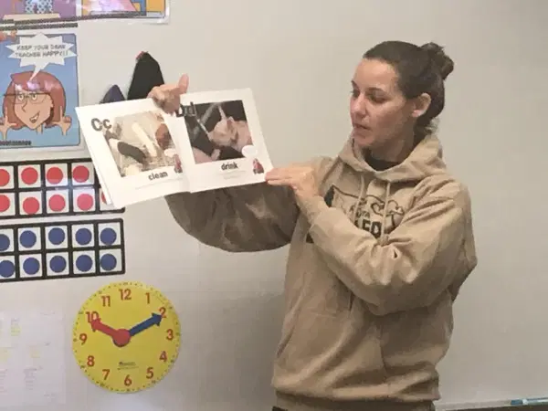 Carie reads a book about pigs at the Munich school