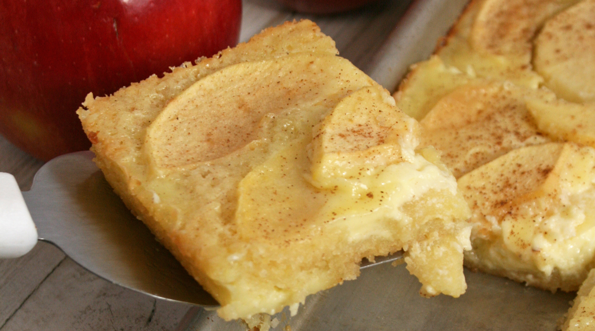 Apple kuchen bars